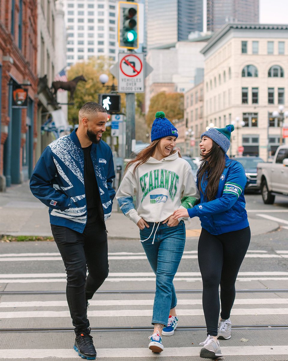 SeahawksProShop's tweet photo. The Seattle lifestyle. 🤩
Make sure to stop by the Pro Shop or log on to score your @Seahawks fall fit today!
#Seattle x #SeahawksStyle https://t.co/MbijXFZcOh