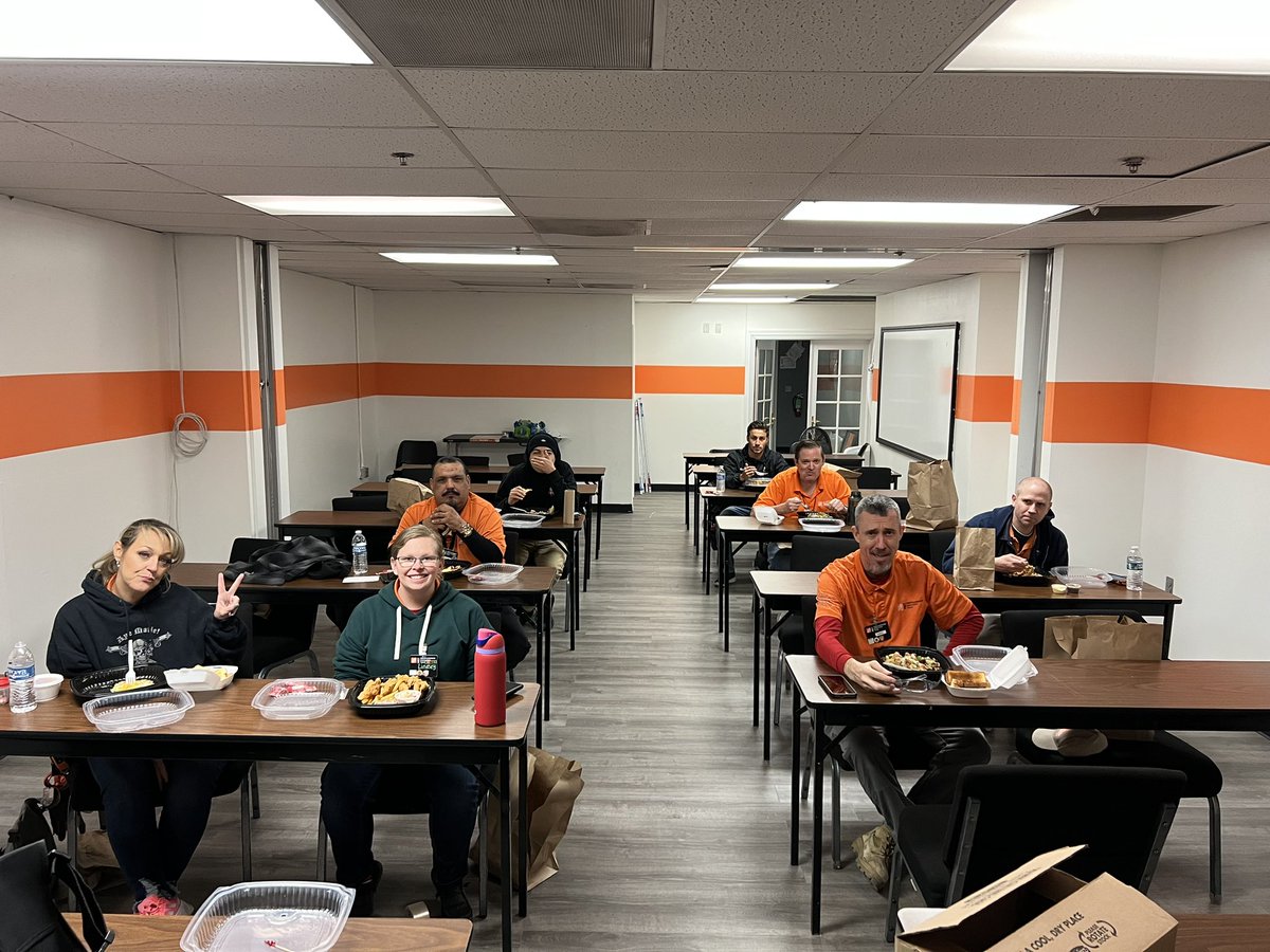 #MET appreciation week Thank you breakfast from the store and homer awards 🧡 #D172 #PacNorthProud #METAppreciationWeek @SteveWoodsHD @JamieB_THD @CozyJerry @JasonStorrs @jordan_e6688 @l_valerio