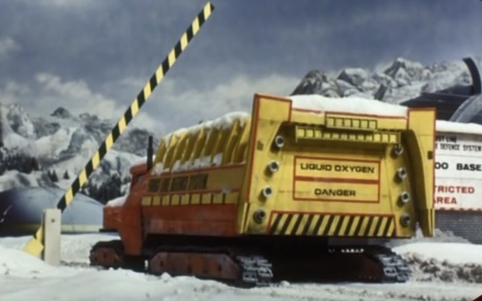 philzink's tweet photo. IN SCARLET 
FROST LINE DEFENCE SYSTEM. aka. Snowcat.
Basically a truck full of liquid oxygen.
And another stunning concept drawing from Mike Trim.
#captainscarlet #gerryanderson #snowcat #miketrim https://t.co/bH77JL3in7