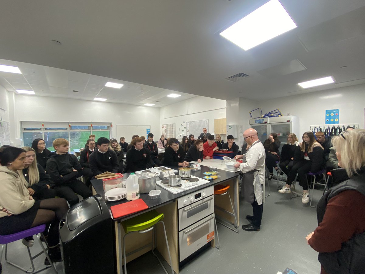 WCHS_Pathways's tweet photo. What a day we have had in HFT thank you @Gmacchef for visiting us today! Our pupils have had a blast! https://t.co/mMQfKAqWg4