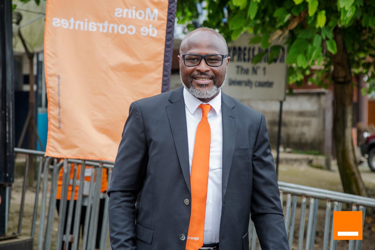 Orange_Cameroun's tweet photo. Quality healthcare is a fundamental right. This can only be achieved with proper equipment.

That's why Patrick Benon, CEO of Orange Cameroon made it a point to visit the South West Region to donate health equipment to the Buea and Limbe Regional Hospital. https://t.co/eURKrIJkul