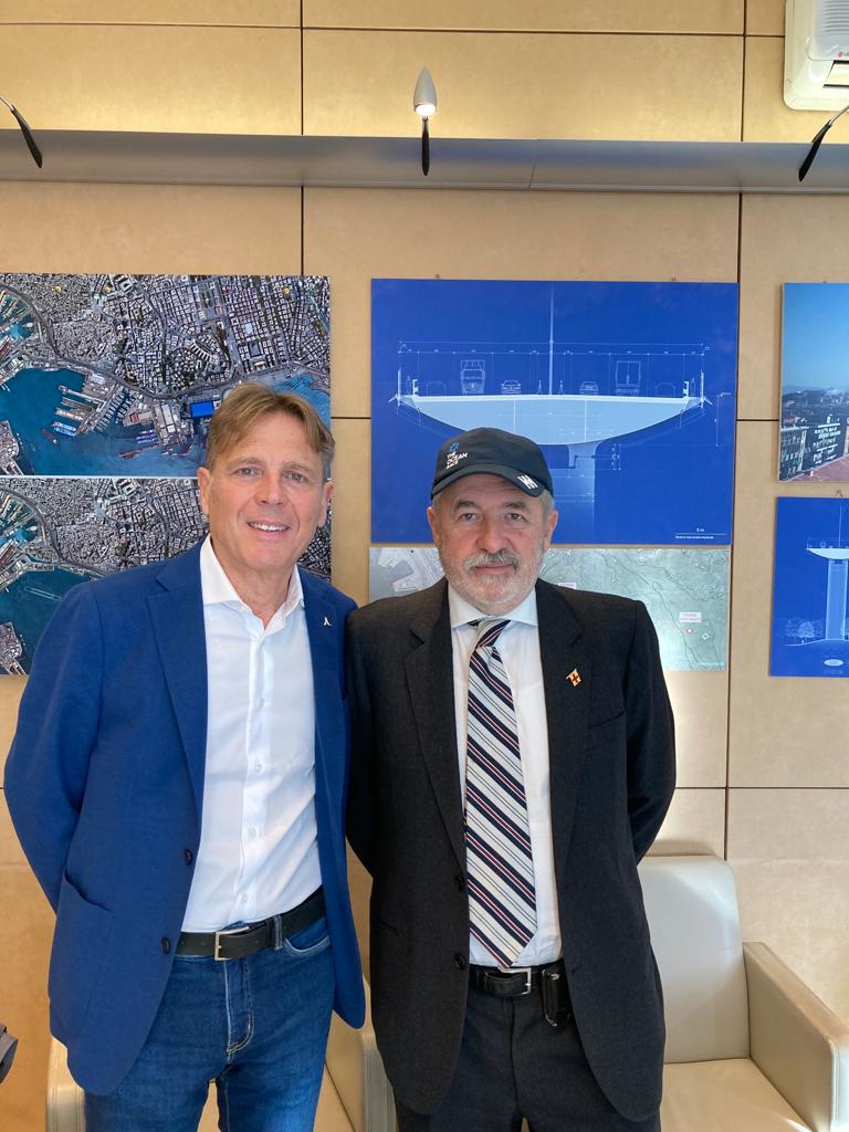 Autoferro_Ugl's tweet photo. Il Segretario @FmMilloch ha portato il saluto di #Uglafna al sindaco di Genova, #MarcoBucci.  Grazie per l'ospitalità, la sensibilità e l'attenzione che impiega nel rilanciare la professionalità di una categoria spesso dimenticata, ma non in questa importante città. https://t.co/HKzmMXzPHk