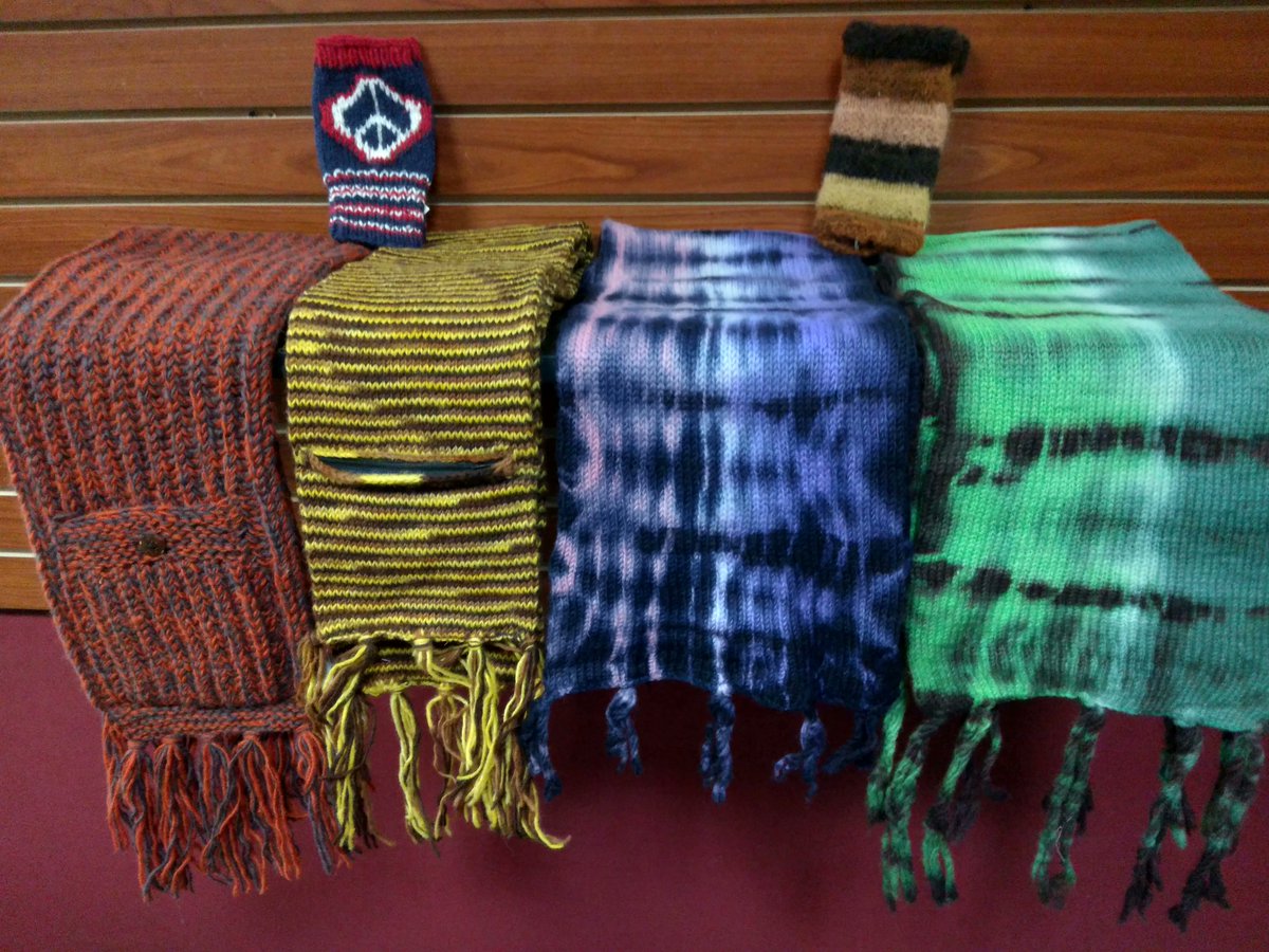 2StepsHigher's tweet photo. Today is one of those cold, snowy, and wet so stop in today and grab those scarves with pockets. Yup I said pockets! How sweet are these, stop in because you know you want one. #2stepshigher #2stepshigherflint #2stepshigherwebsite #headshoplife #headshop #headshopsofmichigan https://t.co/iiJLSlxRmc