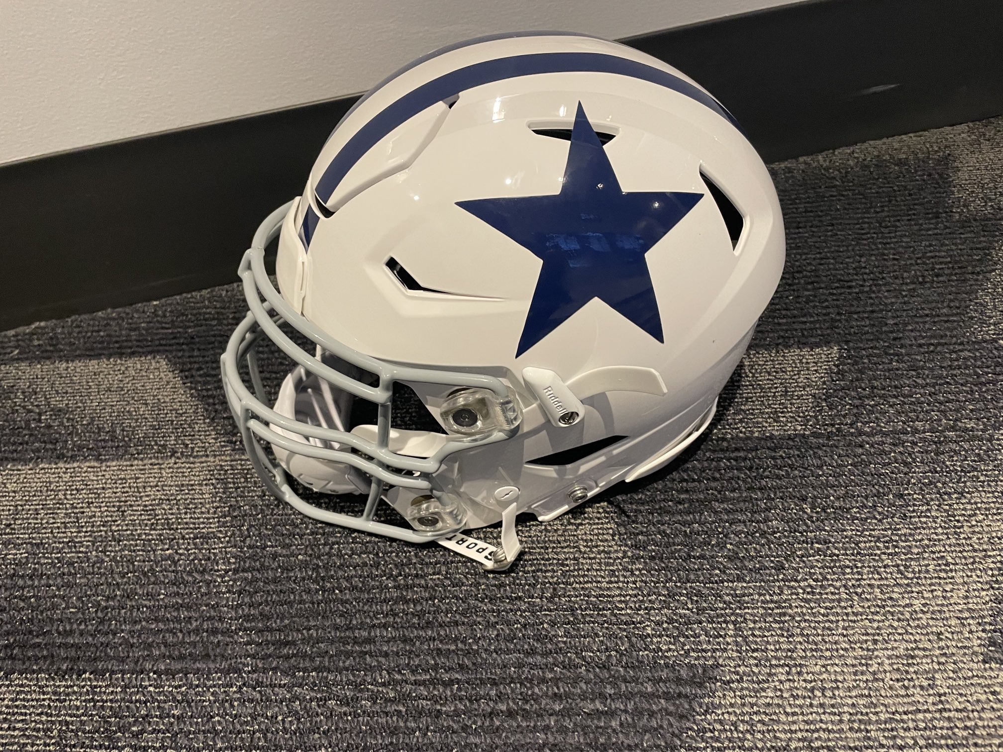 Todd Archer on X: 'The Cowboys will practice in these helmets a day this  week as they get ready to wear the throwback uniforms on Thanksgiving vs.  the New York Giants.  /