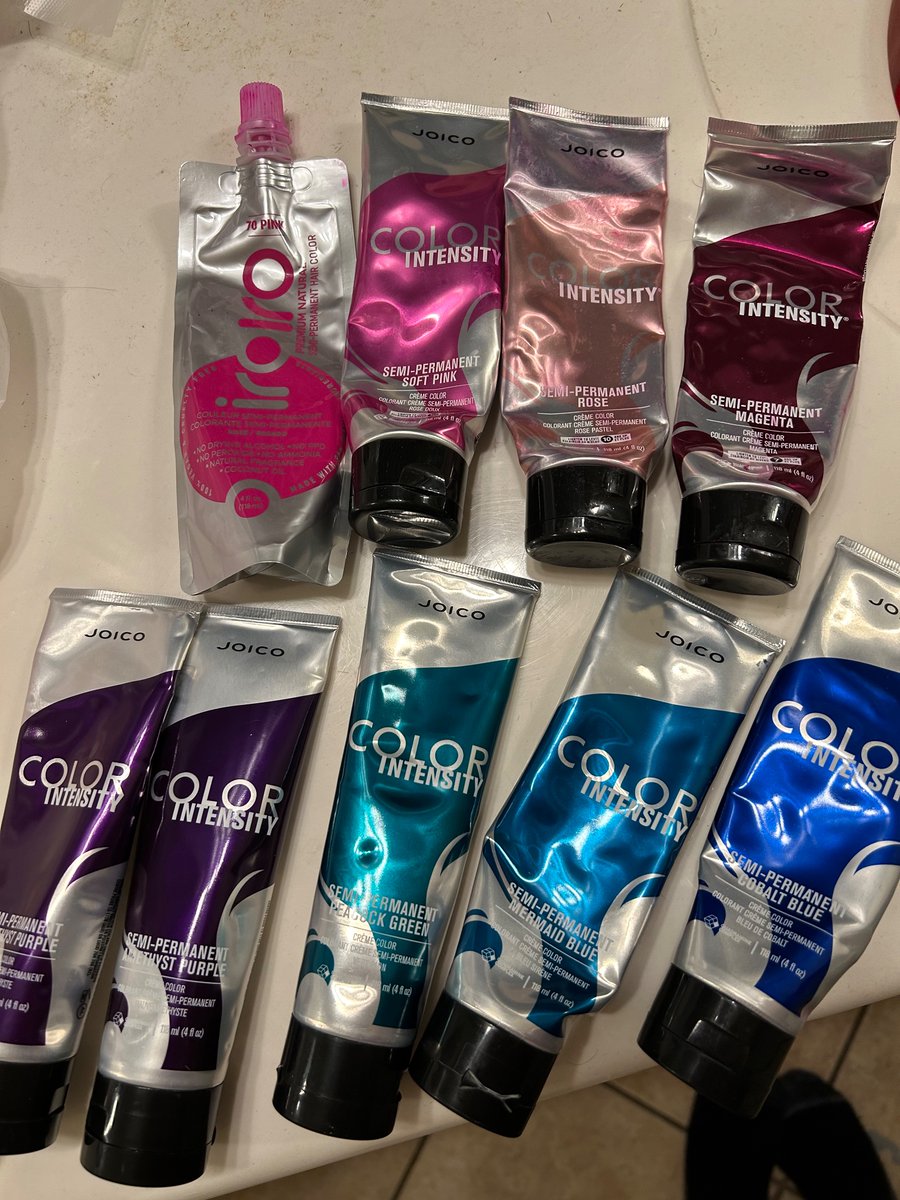 Orangesweetnes's tweet image. I have some important decisions to make, here 😂 I’ve been loving the pink for so long, but perhaps purple?! Aahhhh idk, I’m undecided 

#pinkhair #joico #vibranthair