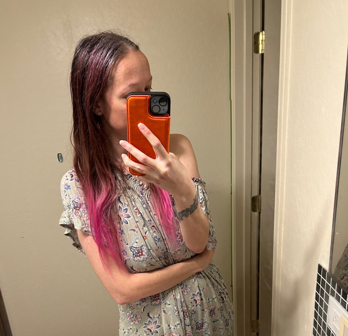 Orangesweetnes's tweet image. I have some important decisions to make, here 😂 I’ve been loving the pink for so long, but perhaps purple?! Aahhhh idk, I’m undecided 

#pinkhair #joico #vibranthair