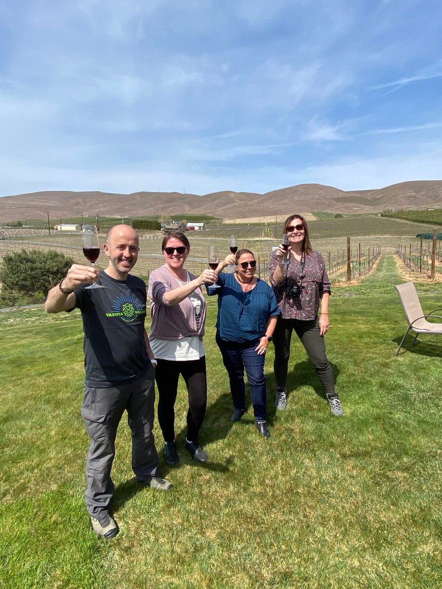 UnionGapWA's tweet photo. #SmallTownTourismChat a4 - one thing we're thankful for was all #travel #tourism writers we met this year. Including FAM trip of @PDXTravelGal @KJillRobbins @sd_explorer and @sirtcantalilar - what fun to get to know people from Turkey, Portland, OR, San Diego and San Antonio! https://t.co/w9xJUJ2bss