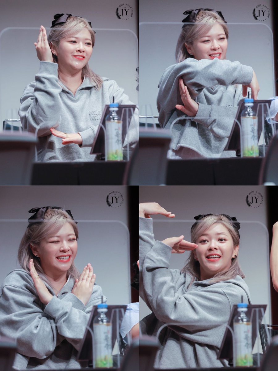 twicesfeeds's tweet photo. i L-O-V-E jeongyeon too https://t.co/nCH3fiOiEw