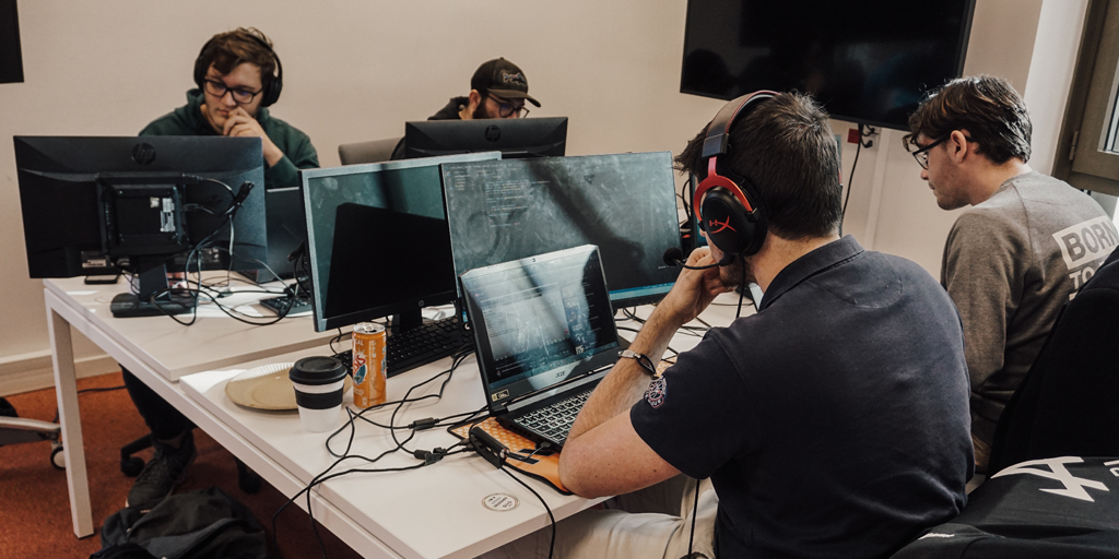 Design4Green's tweet photo. 𝘛𝘩𝘳𝘰𝘸𝘣𝘢𝘤𝘬 on the first day of the challenge. 📸

Good luck to everyone for this long night of work ! 💪🏻

#Challenge #EcoDesign #GreenIT #Design4Green https://t.co/Ary859oSpN