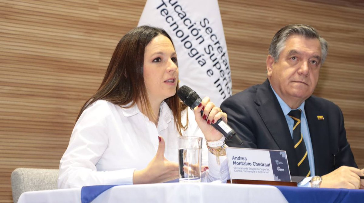 EduSuperiorEc's tweet photo. 🎥 Hoy, en rueda de prensa, anunciamos el inicio de la cuarta postulación. 👇

La secretaria @amontalvoch y el ministro de @MinTrabajoEc, @DonosoEcuador, informaron que esta etapa contará con 9.338 cupos en carreras de alto impacto productivo para el país 🇪🇨. https://t.co/NaXxapeUkz
