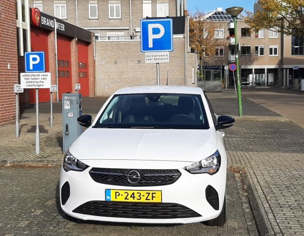 gemeentenuenen's tweet photo. 🚗De gemeente Nuenen stimuleert duurzame mobiliteit. Sinds kort zijn er bij Park Luistruik twee elektrische deelauto’s beschikbaar. Een deelauto is een slimme keuze als je maar af en toe een auto nodig hebt. Meer weten? 👉https://t.co/gRsTU0arC5 https://t.co/kXY4HYzh9C