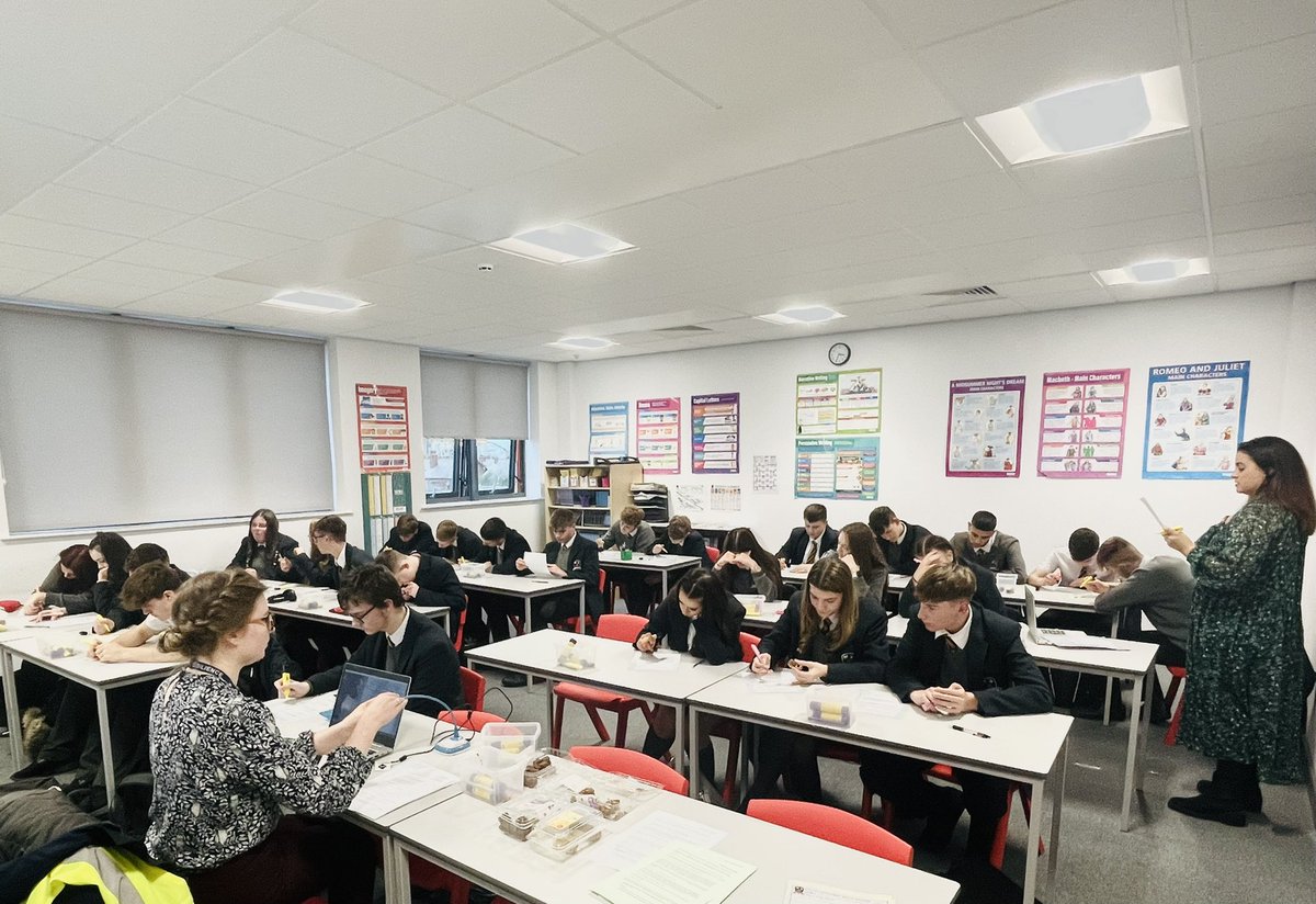 MrMoonUK's tweet photo. Exploring how poverty is presented in ‘A Christmas Carol’ during this afternoon’s English literature #revision session at @ArmfieldFCAT. Some great discussion about Dickens’ intentions and language references. #MockPrep 📖 💬 @EnglishFCAT https://t.co/7ig5psnvHA