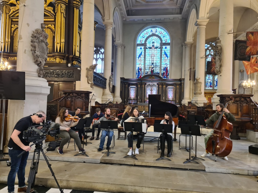 LPMAM_London's tweet photo. ✨We are so proud of our students' performances on BBC news ! 
You can find their broadcast directly on Inplayer!✨

Special thanks again to ICMP London - The Institute of Contemporary Music Performance. 

#LPMAM #ICMP #students #performance #London #BBCnews #music #art https://t.co/9zucdlgQG7