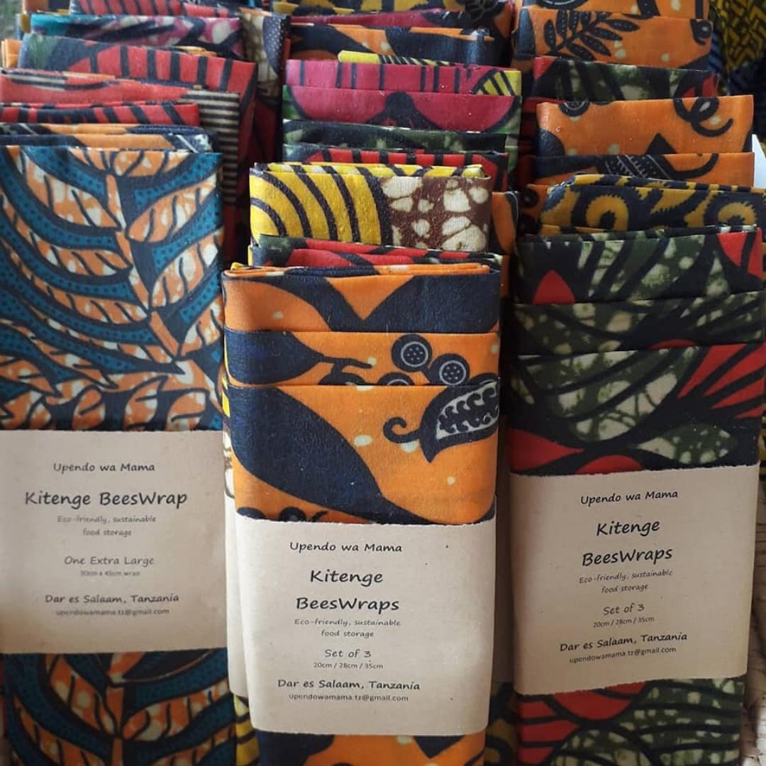 BeesAbroad's tweet photo. These beeswax wraps are made by the women in the #UpendowaMamaGroup in Tanzania. They use local kitenge cotton cloth and a mixture of beeswax, resin and coconut oil. These reusable colourful wraps are an eco-friendly alternative to plastic wrap! #sustainable #beekeepersforlife https://t.co/nUTs4x6jxN