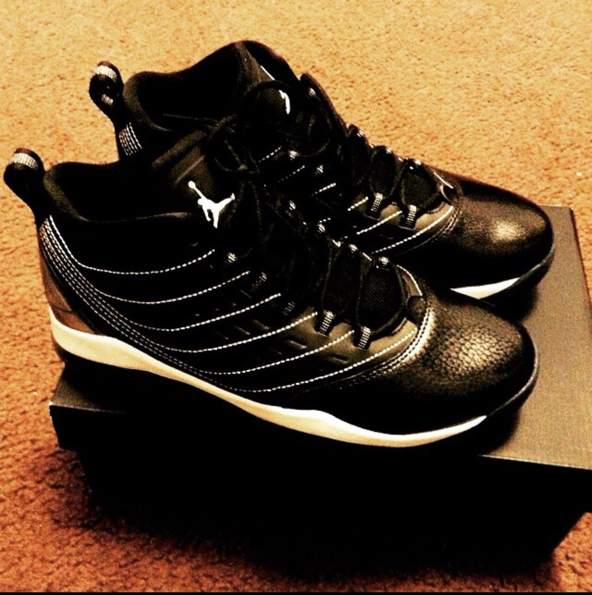 gabrielftwz's tweet photo. @atmos_usa These jordan velocity shoes from 2015 would have to be the oldest pair in my collection that started it all. My parents got these for me back when I was in middle school and I always felt confident in them despite them not being a popular model. Size 8.5 #atmoscollectorsclub https://t.co/vt9WI3l94S
