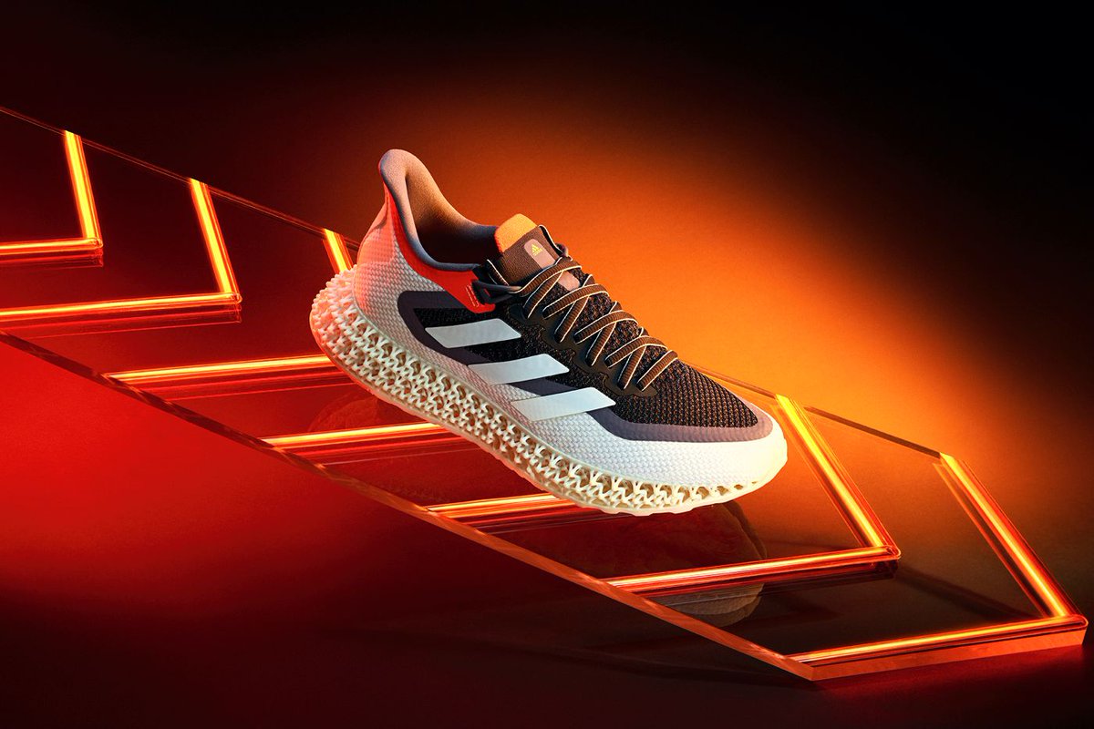 TheBrandSoup's tweet photo. Adidas acaba de lanzar al mercado las nuevas 4DFWD. El nuevo modelo de running, con su particular silueta, logró superar una barrera que ha impedido a los corredores alcanzar su máximo potencial. Enterate de todo en nuestra nota web.

https://t.co/W6k8Mirjsp https://t.co/uYDIVQ5afK