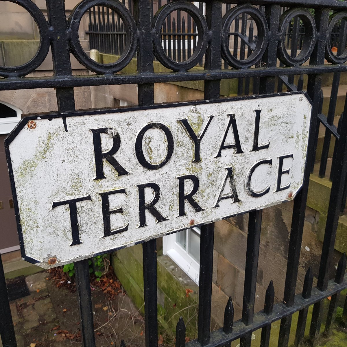 WilkinsonBytes's tweet photo. Lovely Autimn day with Mum in #Edinburgh #RoyalTerrace #SunshoneonLeith @Californiatange Beautiful flat on the longest Georgian St in Europe! #herstory https://t.co/P2ICT9bnDU
