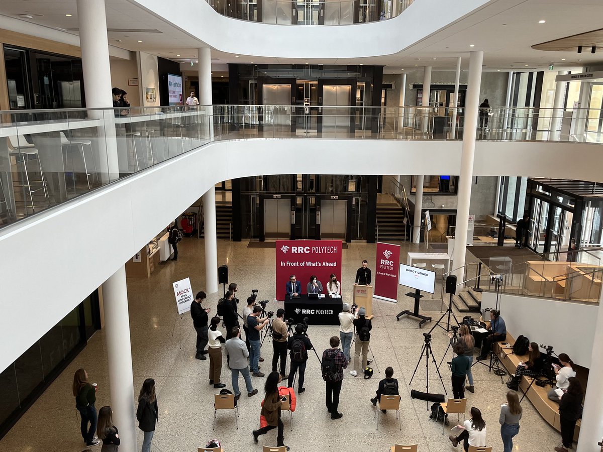RRCPolytechNews's tweet photo. The agora at Manitou a bi Bii daziigae was buzzing with excitement this morning during an important experiential learning opportunity for Creative Communications students. #CreComm #PR #journalism #mediapro https://t.co/9HMe3H6BwA