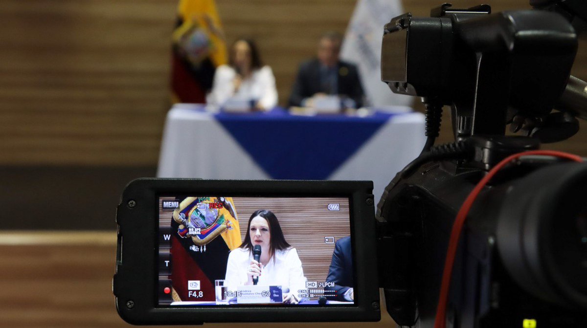 EduSuperiorEc's tweet photo. 🎥 Hoy, en rueda de prensa, anunciamos el inicio de la cuarta postulación. 👇

La secretaria @amontalvoch y el ministro de @MinTrabajoEc, @DonosoEcuador, informaron que esta etapa contará con 9.338 cupos en carreras de alto impacto productivo para el país 🇪🇨. https://t.co/NaXxapeUkz