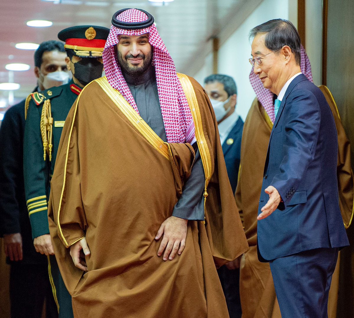 gorgeous4ew's tweet photo. قائد العالم الأمير محمد بن سلمان يصل إلى كوريا 🇰🇷 https://t.co/uIx2TgZNr9