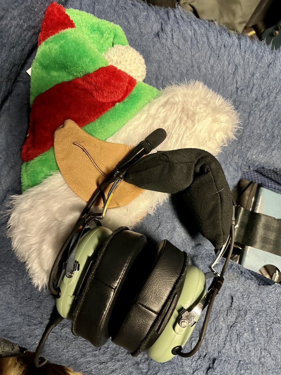 AKNationalGuard's tweet photo. Sleigh bells are ringing! 🔔
Alaska National Guardsmen of @176thWing fly presents to the children of Scammon Bay for Operation Santa Claus! #TeamAKNG #OpSanta #santaclausiscomingtotown 🎅🤶 https://t.co/RVHvZVUqR0