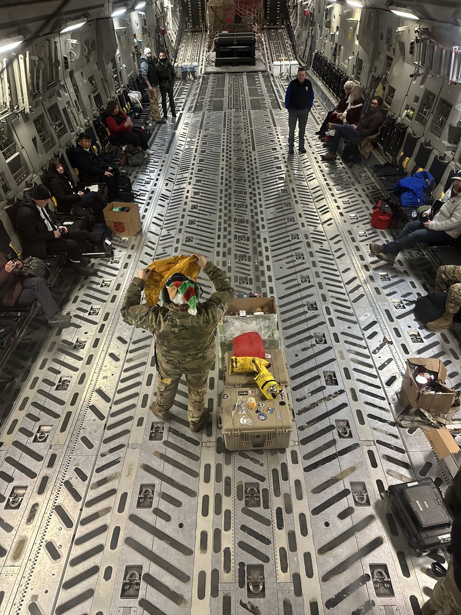 AKNationalGuard's tweet photo. Sleigh bells are ringing! 🔔
Alaska National Guardsmen of @176thWing fly presents to the children of Scammon Bay for Operation Santa Claus! #TeamAKNG #OpSanta #santaclausiscomingtotown 🎅🤶 https://t.co/RVHvZVUqR0
