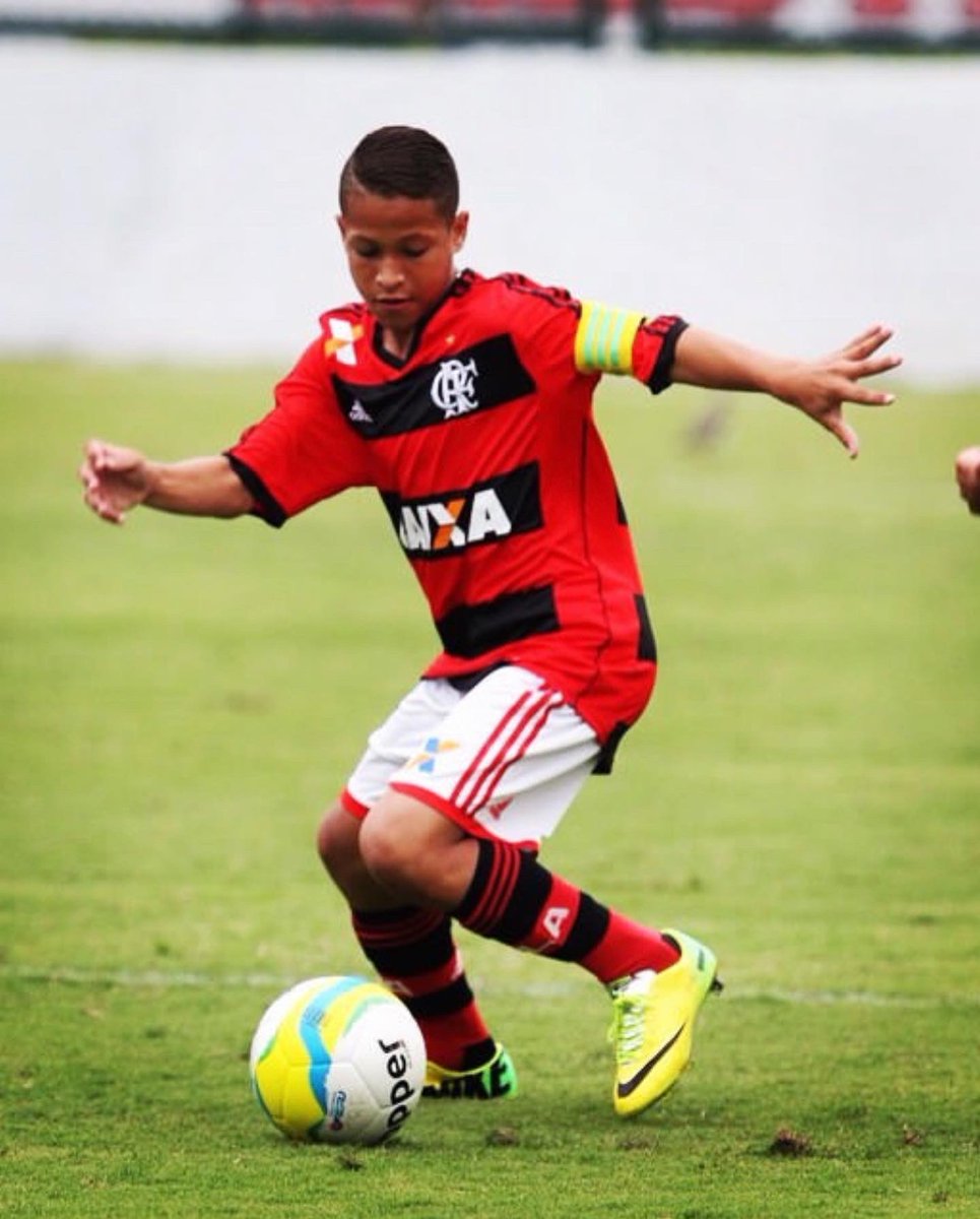 GomesOficial08's tweet photo. 13 anos no @flamengo 🙌🏻🙏🏻
Como o tempo passa rápido 🤣
Só gratidão 🙌🏻❤️ https://t.co/meqlE0O4hz