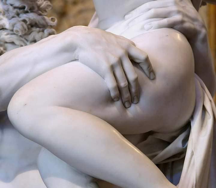 RiccardoFormel1's tweet photo. LE MANI DI PLUTONE …
che ghermiscono Proserpina per trascinarla nell’Ade sono un particolare molto realistico che esalta la superba capacità di scultore di GIAN LORENZO BERNINI.
Le troviamo in GALLERIA BORGHESE - Roma https://t.co/a9BZ2hHYDw