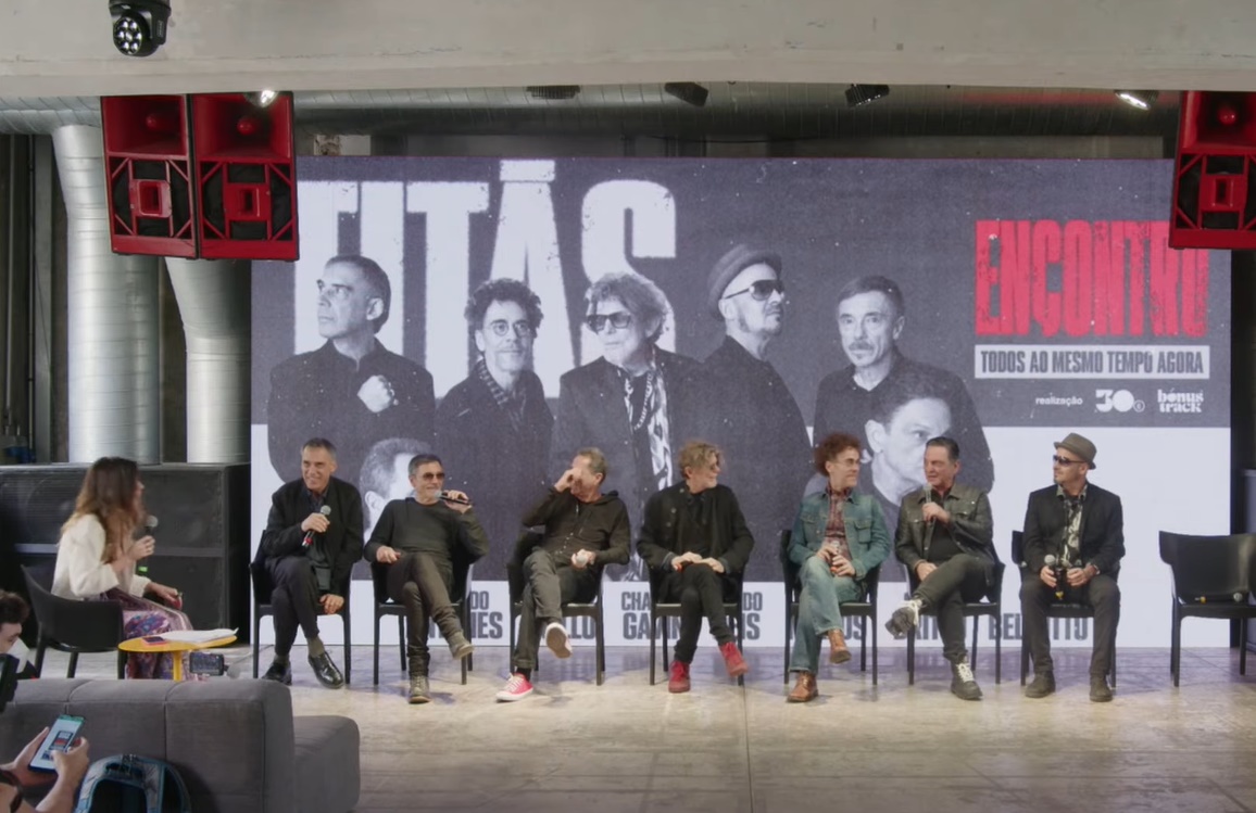 igormirandasite's tweet photo. Titãs anuncia neste momento a reunião em uma coletiva de imprensa. Arnaldo Antunes, Branco Mello, Charles Gavin, Nando Reis, Paulo Miklos, Sérgio Britto e Tony Bellotto farão 10 shows em arenas do Brasil: Rio, BH, POA, Floripa, Salvador, Recife, Fortaleza, Brasília, Curitiba, SP. https://t.co/OgTH9OxHuq