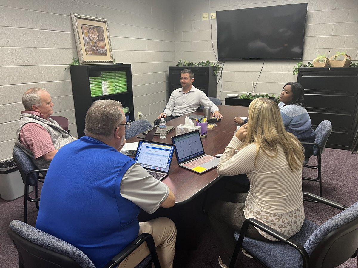 drrusselldyer's tweet photo. I enjoyed taking part in the traction visits at @RaidersCMS today regarding our @IHeartCKH initiative. Thanks @jmccowan15 and @valtaylor20 for leading this effort! https://t.co/G95Q1jNqYP