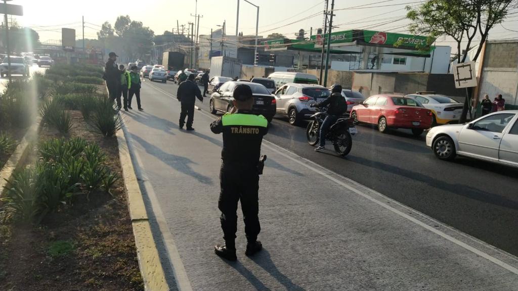 ORTCDMX's tweet photo. Esta mañana con @SSC_CDMX y la @LaSEMOVI, realizamos dispositivo para liberar el carril por el que circula el corredor #COPATTSA en Eje 1 Norte y Santos Dumont 📍
👉Resultado: 23 vehículos infraccionados 🚌🚗 https://t.co/5M7zV2YUkj