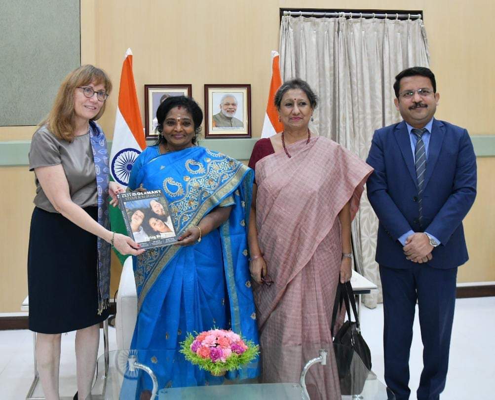 GZ_Hyd's tweet photo. Consul General of Germany in Chennai H.E Ms. Michaela Küchler and Honorary Consul Ms Amita Desai met with:
H.E Ms Tamilisai Soundararajan, 
Governor of Telangana
H.E Mr Kalvakuntla Taraka Rama Rao,
Minister Govt of Telangana
Ms Gadwal Vijayalaxmi,
Mayor GHMC
@GermanyinIndia https://t.co/bmVBhVcfbg