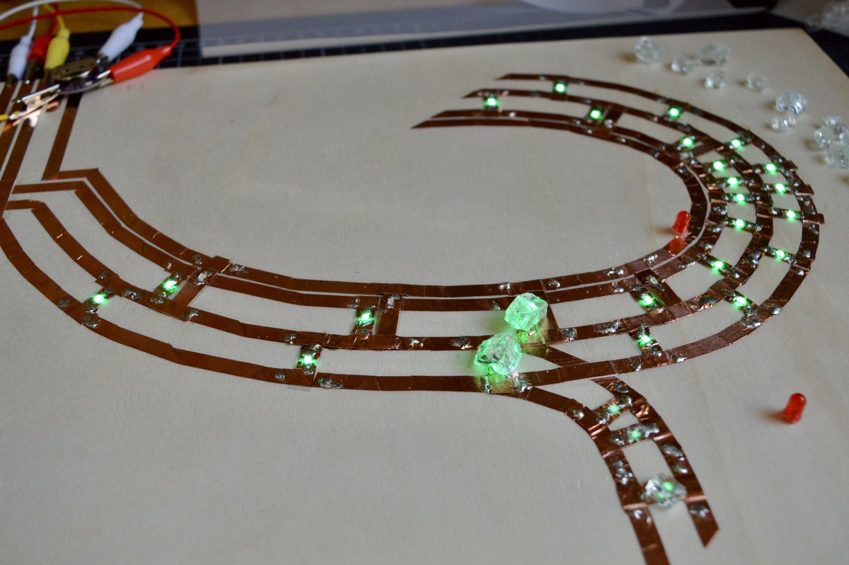 Digidags_'s tweet photo. #digitalTinkering > #PaperCircuits einfache Papierschaltkreise https://t.co/jME7ikXYAl