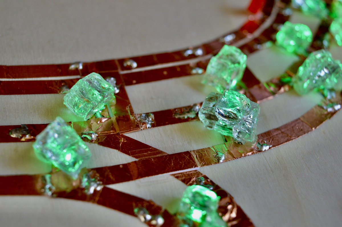 Digidags_'s tweet photo. #digitalTinkering > #PaperCircuits einfache Papierschaltkreise https://t.co/jME7ikXYAl