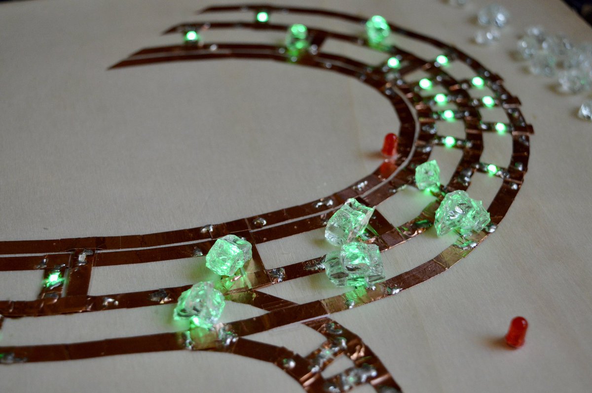 Digidags_'s tweet photo. #digitalTinkering > #PaperCircuits einfache Papierschaltkreise https://t.co/jME7ikXYAl