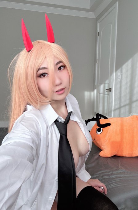 What would you do for a squeeze? 😈 https://t.co/u3McSmfL4x