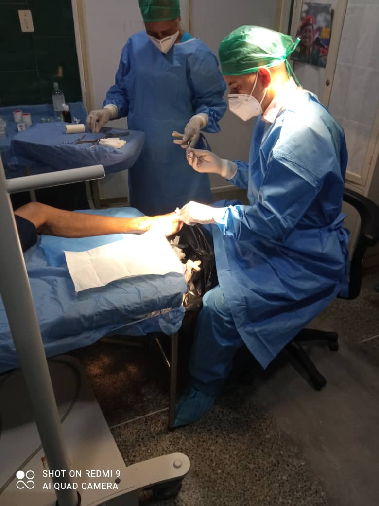 En el Centro de Diagnóstico Integral (CDI) Sierra Maestra, Distrito Capital; se continúa prestando atención al diabético con la presencia del especialista y la enfermera.

#CubaPorLaVida ❤️ #Cuba