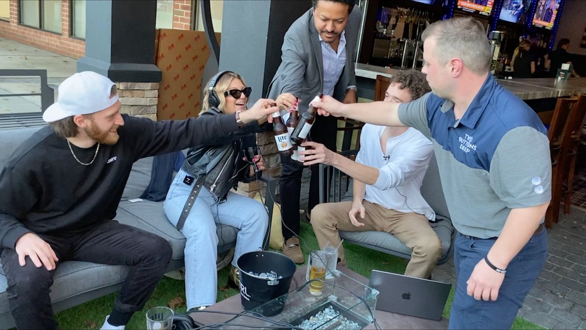 SaraRivest's tweet image. Celebrating and commiserating over all things Capital Region, @TwoButtonsDeep has carved out a unique space in local media. @whodatgirl_2bd and @JacksonCarp2BD share more about how they've found success in this @SpecNews1Albany story!
tinyurl.com/3twwbevr