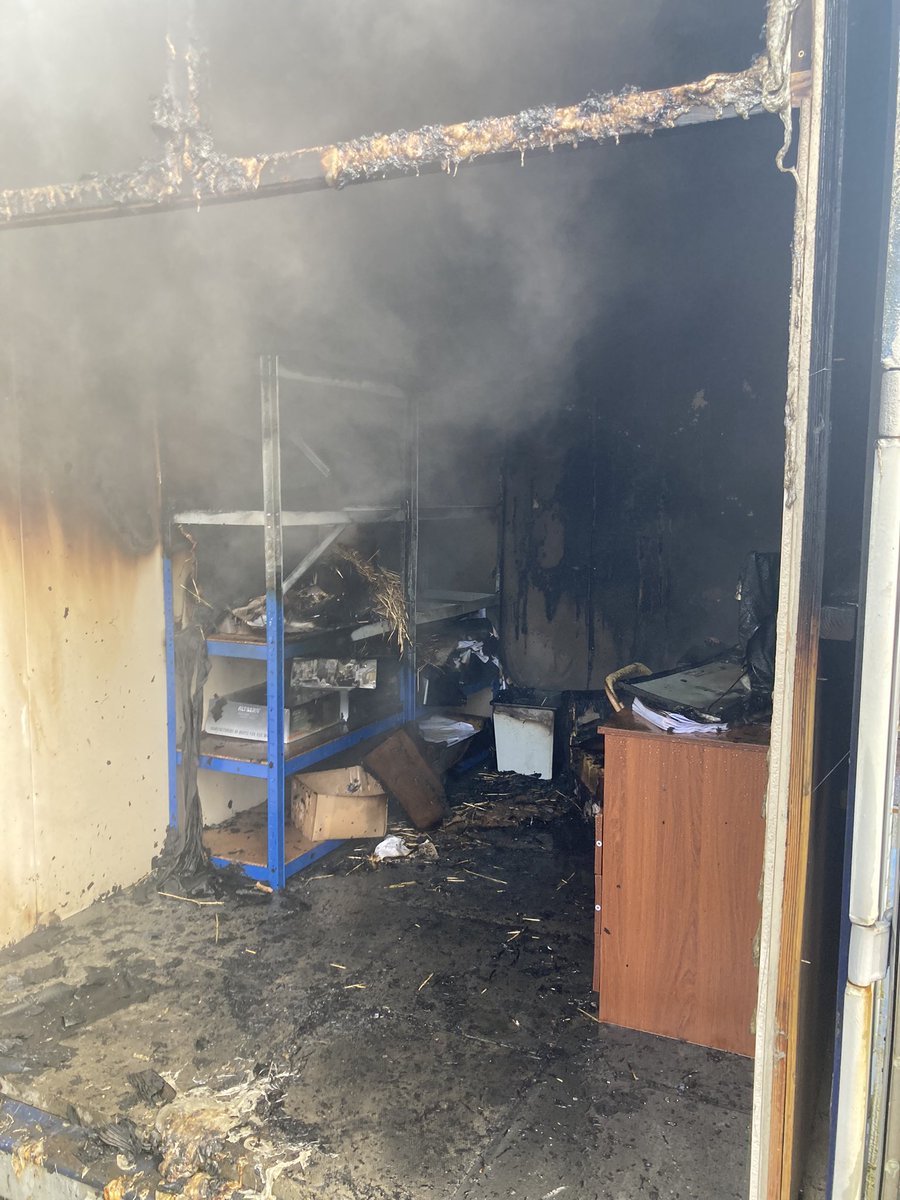 Representing <a href="/HWFire/">Hereford & Worcester Fire and Rescue Service</a> at the #heritagesprinklerprotection seminar <a href="/DerbyshireFRS/">Derbyshire Fire & Rescue Service</a> . Obvious benefits of #sprinklers demonstrated. Two identical rooms, same bins on fire. Guess which room the sprinklers were fitted in? 🤔 <a href="/NFSNuk/">NFSN</a> <a href="/BAFSAfocus/">BAFSA</a>