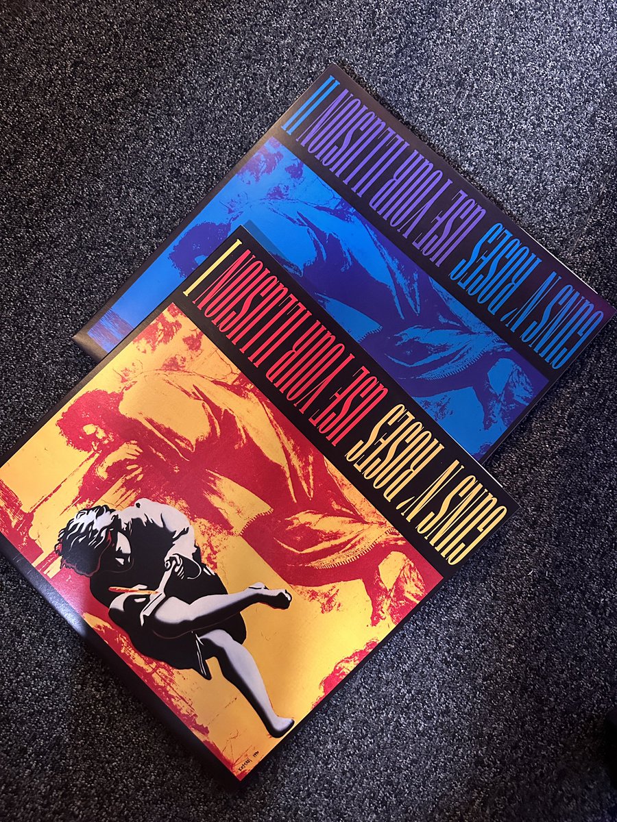Unter allen Leuten die sich heute Lieder wünschen verlose ich zwei LP-Packages von der Neuauflage von “Use Your Illusion I+II” von Guns’n’Roses. Geilon! Kommt jetzt rein in die gute Stube, der Stream ist live twitch.tv/Krogmann #werbung
