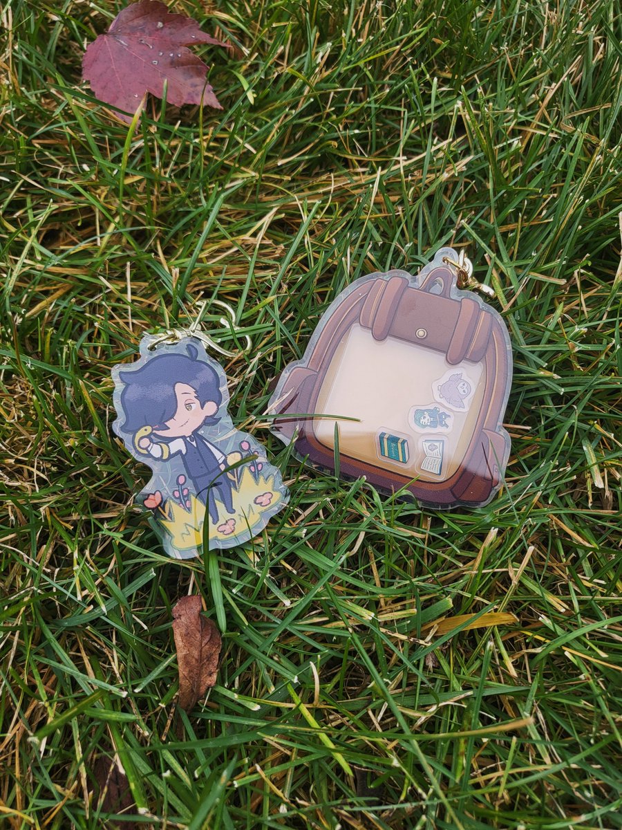 FaunainFodlan's tweet photo. Over this week I am going to go into depth about some of merch offerings : ) First up are the two keychains we have available by @RoseCocoVT (Hubert) and @MaiKuuro (Linhardt) They are super cute and great depictions of these characters. Available in our full bundle! https://t.co/uFE4KppaJP