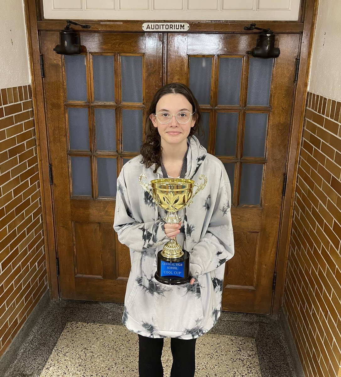 jonsalanky's tweet photo. This is Karsyn. Karsyn is cool. She went out of her way to help a dad clean up a drink his son spilled all over the hall during a school play. Kind & helpful. Just another one of the many kids that makes Central great! #CHSproud #makeadifference #coolcup https://t.co/HDcJX1E7ox