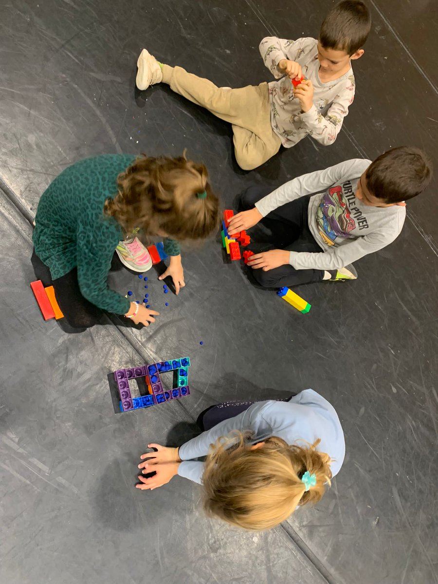 lluisguino's tweet photo. Avui fa un mes que funciona #tempsdecures #Besalú, servei de ludoteca per nens/nenes fins 12 anys gratuïta i n'hem fet una valoració positiva amb Roser Soms @CCGarrotxa @Arriant_ i Sira, mitjana assistència entre setmana 5 nenes/nens i 8/10 dissabtes. @Aj_Besalu @igualtatcat https://t.co/C9nkoYTBvT