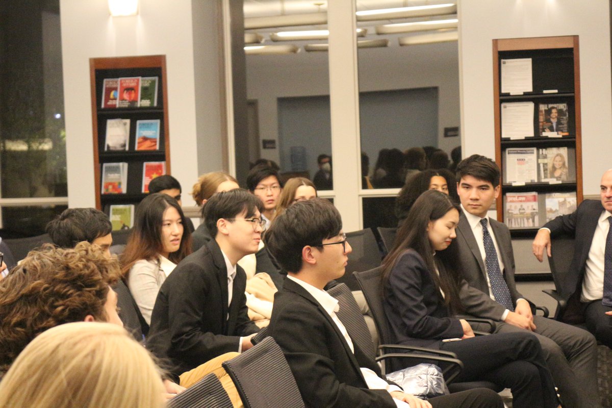 CarrollRound's tweet image. Yesterday evening, Carroll Round welcomed an inspiring group of Georgetown alumni to discuss careers in international development and economics. Thank you to everyone who attended and a very big thank you to the panelists!