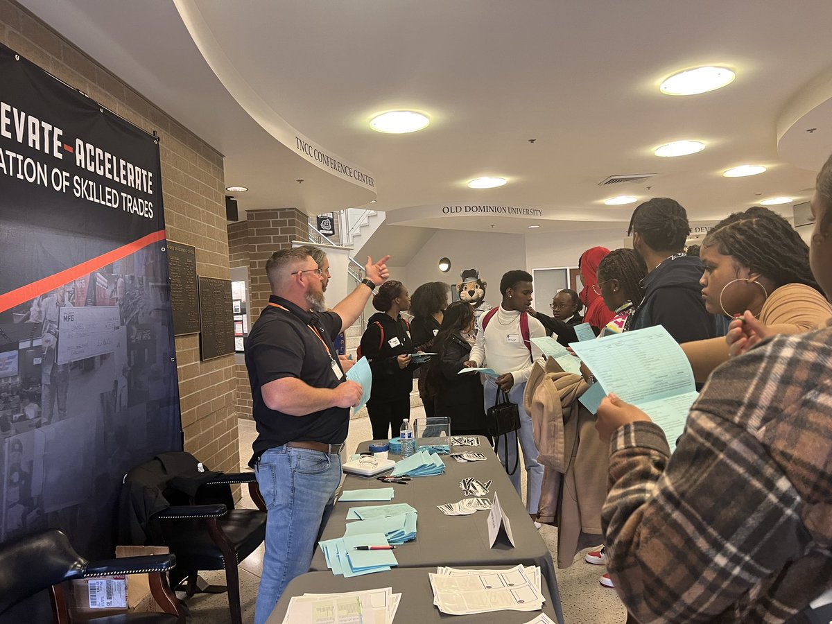 morgwat5800's tweet photo. ✅ Career Discovery Day @ Virginia Peninsula Community College. I’ve got the best seniors in the 757! 😎 https://t.co/Lo6TT0XXRv