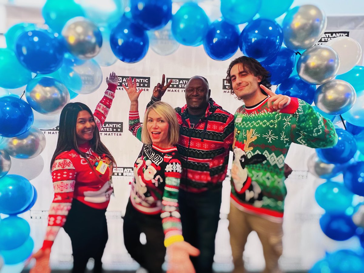 No shortage of the Christmas spirit at the #DawgPound So glad we got to spend the morning in Richmond and hang out with the Best of the BEST! <a href="/404girl/">Betsy Francis</a> <a href="/DaleB1/">Dale S. Brown</a> @MASMakeItMatter <a href="/joseph_uliano/">Joseph Uliano</a>