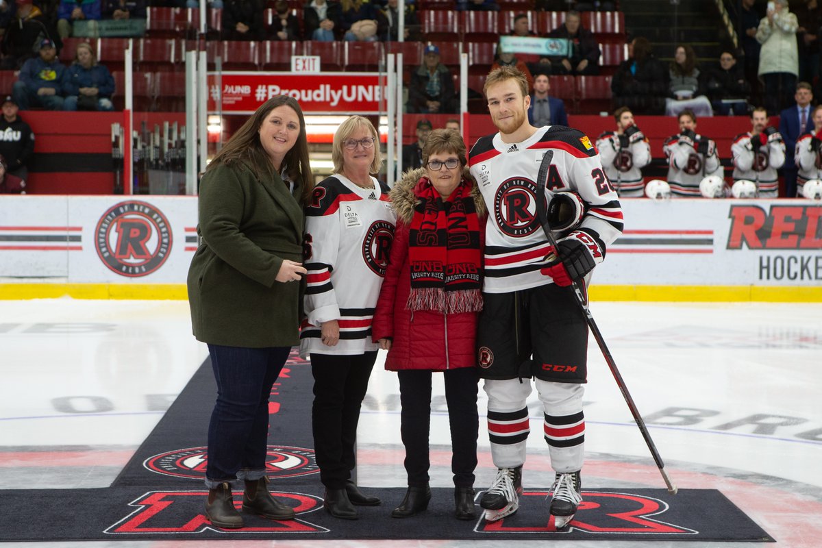UNBAthletics's tweet photo. Congratulations to Ross MacDougall, of @UNBMHockey.
He was recently named recipient of this year's Rod Pike Award.
Rod's wife, Deb, in the REDS jersey, his sister, Kathy Turner, &amp; niece Cheryl Troop were on hand to present.
Thank you to the Pike family for your support.
#goredsgo https://t.co/ZGiAScr8sH