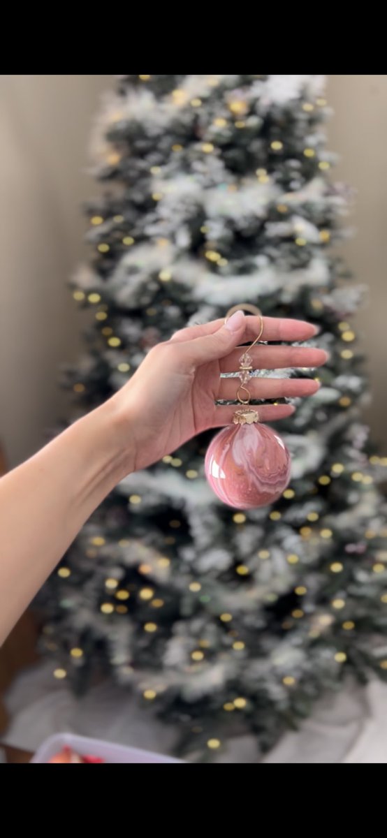 TayAlexandria's tweet photo. A Christmas decoration a day keeps the seasonal depression away. 🙃 https://t.co/uhTuBDtM09