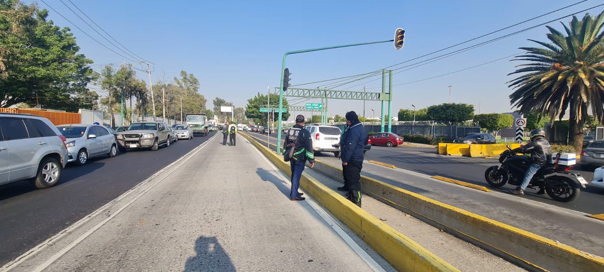ORTCDMX's tweet photo. Esta mañana con @SSC_CDMX y la @LaSEMOVI, realizamos dispositivo para liberar el carril por el que circula el corredor #COPATTSA en Eje 1 Norte y Santos Dumont 📍
👉Resultado: 23 vehículos infraccionados 🚌🚗 https://t.co/5M7zV2YUkj