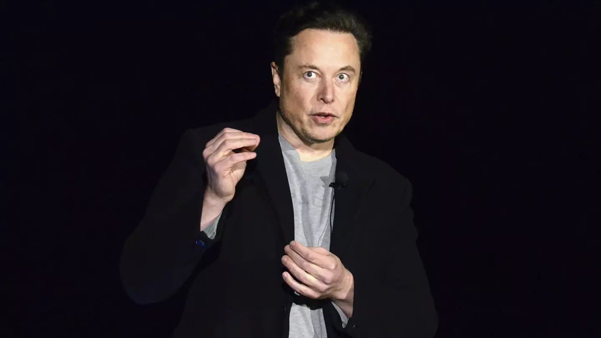 PopCrave's tweet photo. Elon Musk has sent out an email to the remaining employees at Twitter and offered them an ultimatum: Do “extremely hardcore” work or quit and take three months of severance pay. 

🔗: https://t.co/9nL9MPILCu https://t.co/JJeYVDC3Lr